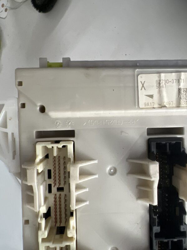 Engine Fuse Box OEM Hino 155 2019 - Image 5