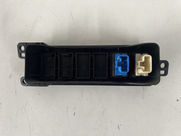 Power Window Switch OEM Hino 155 2019 - Image 3