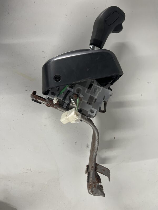 Automatic Transmission Shifter OEM Hino 155 2019 - Image 2