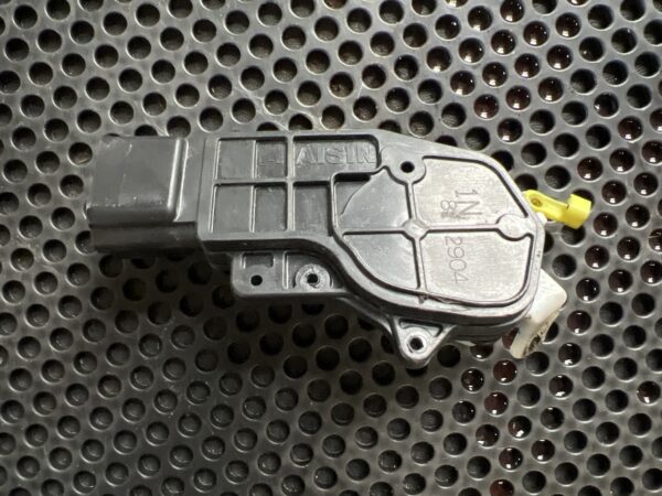 Rear Door Lock Actuator LH OEM Hino 155 2019 - Image 2