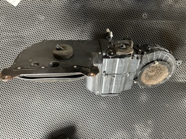 Heater Blower Fan Housing + Motor Assembly OEM Hino 155 2019 - Image 3