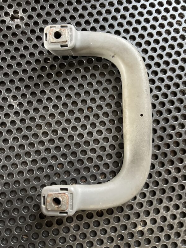 Front Grip Assy RH OEM Hino 155 2019 - Image 2