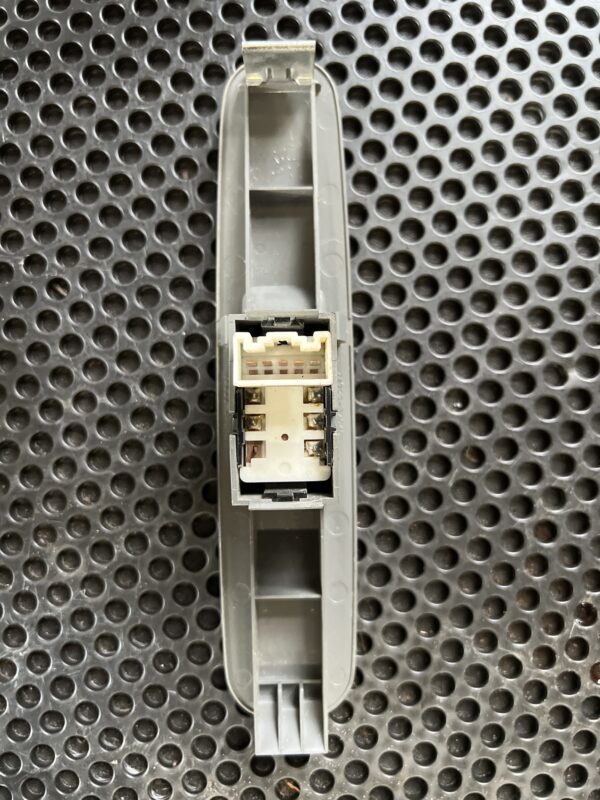 Power Window Switch OEM Hino 155 2019 - Image 2