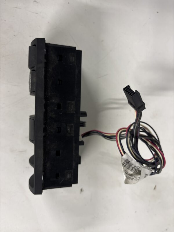 Navistar International Multiplexed Switch Module 4057689C4 OEM | 1004280 | MUX1 International MV607 SBA 2023 - Image 2