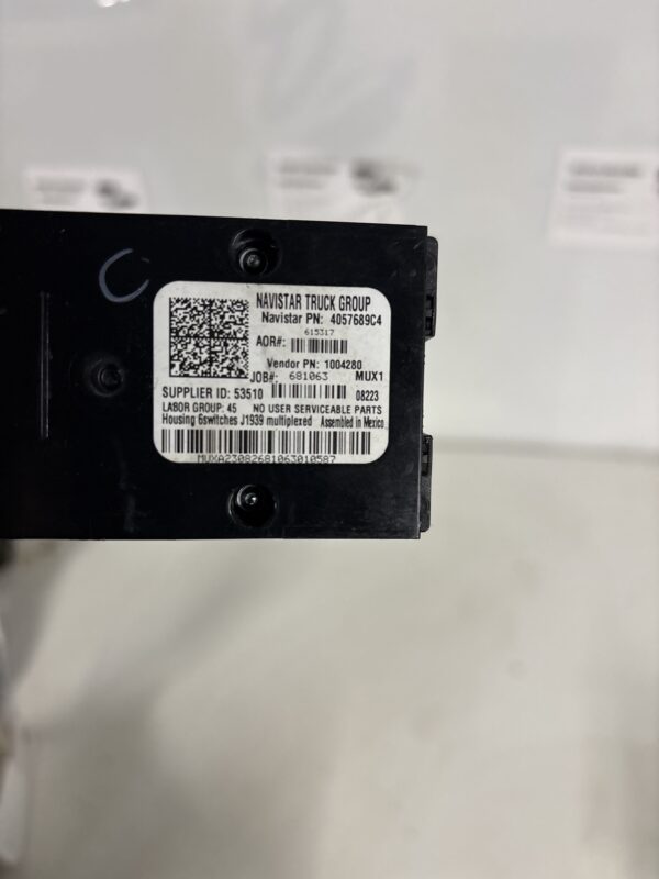 Navistar International Multiplexed Switch Module 4057689C4 OEM | 1004280 | MUX1 International MV607 SBA 2023 - Image 3