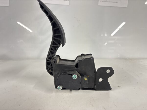 Electronic Accelerator Pedal Assembly w/ Sensor | Navistar/International P/N 4157363C1 |  International MV607 SBA 2023