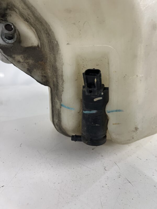 Washer Reservoir FREIGHTLINER M2 106 OEM A22-72446-000 - Image 3