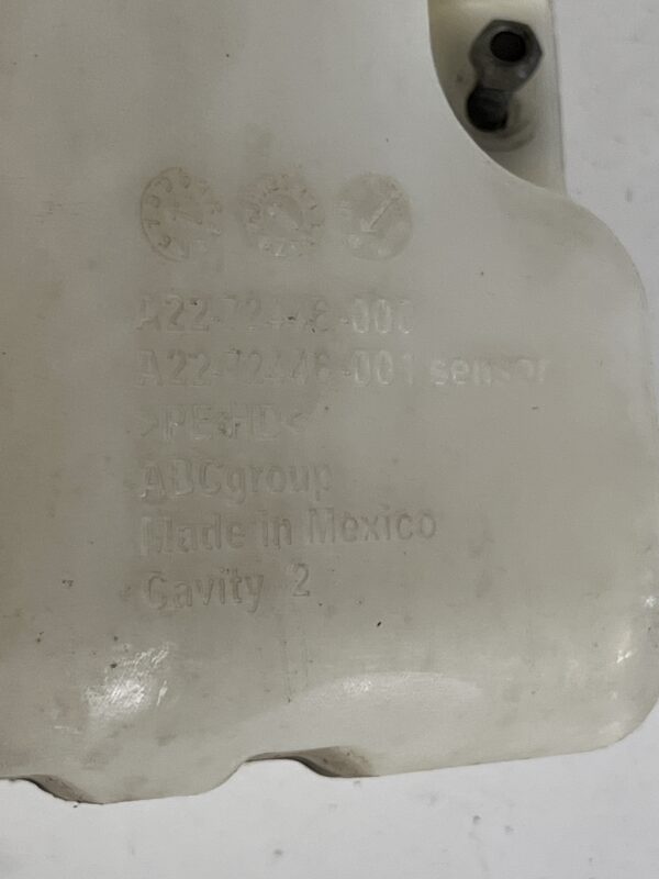 Washer Reservoir FREIGHTLINER M2 106 OEM A22-72446-000 - Image 4