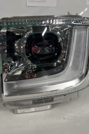 Front Left Headlight Headlamp ISUZU NPR-HD 2024 OEM. Broken Mounts