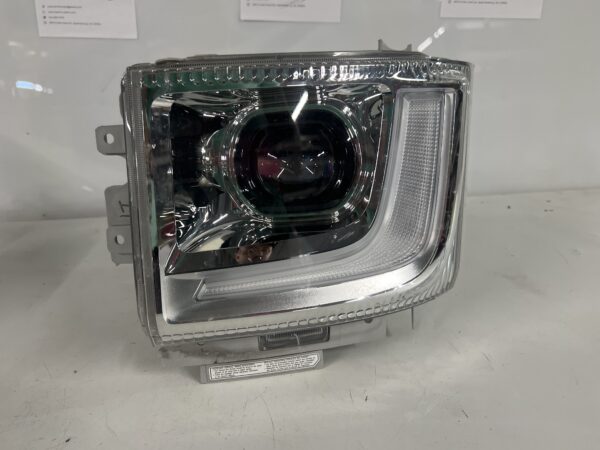 Front Left Headlight Headlamp ISUZU NPR-HD 2024 OEM. Broken Mounts