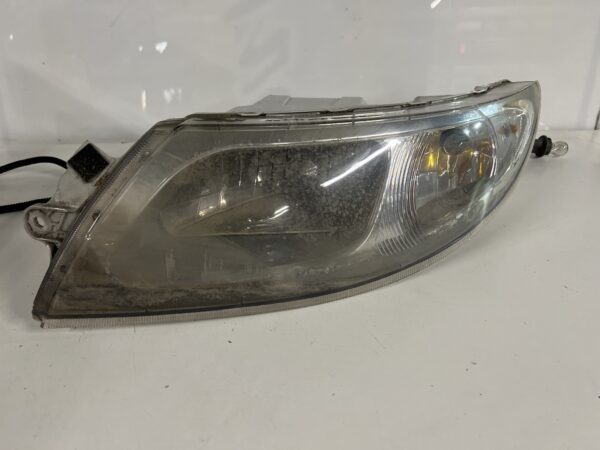 Front Left Headlight Headlamp INTERNATIONAL OEM. w/o Caps