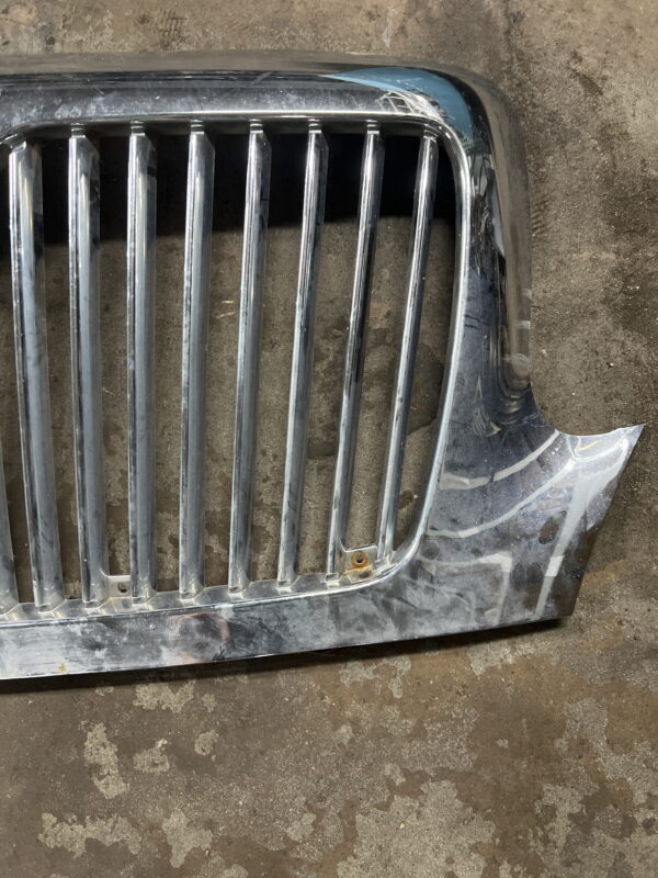 Front Grille INTERNATIONAL OEM - Image 3