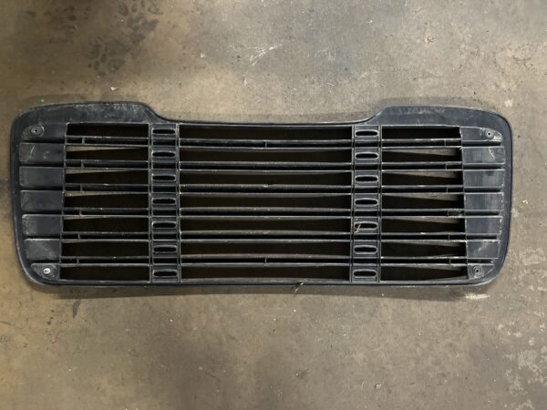 Front Grille FREIGHTLINER M2 106 OEM 17-14787-005 - Image 2