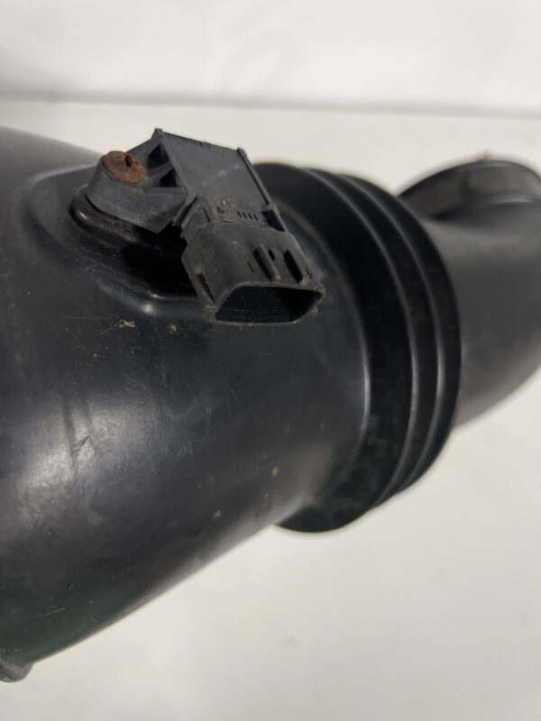 Air Cleaner Air Duct w/ Sensor INTERNATIONAL OEM 4031860C92 - Image 3