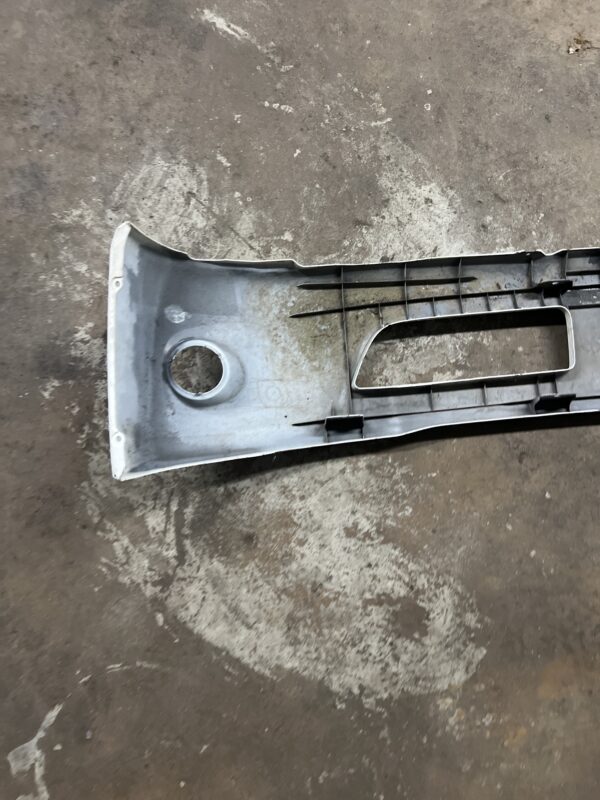Front Bumper Face Bar HINO 195 OEM. Scuffs & Scratches - Image 4