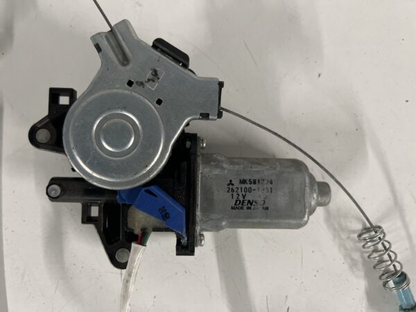 Front Right Door Window Motor Mitsubishi FUSO OEM MK581274 - Image 2