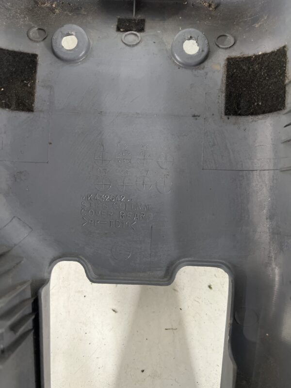 Steering Column Lower Cover Mitsubishi FUSO OEM MK432642 - Image 3