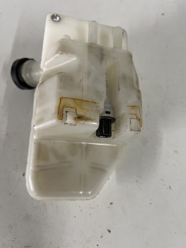Brake Fluid Reservoir ISUZU NPR-HD Diesel 2011-2023 OEM - Image 2