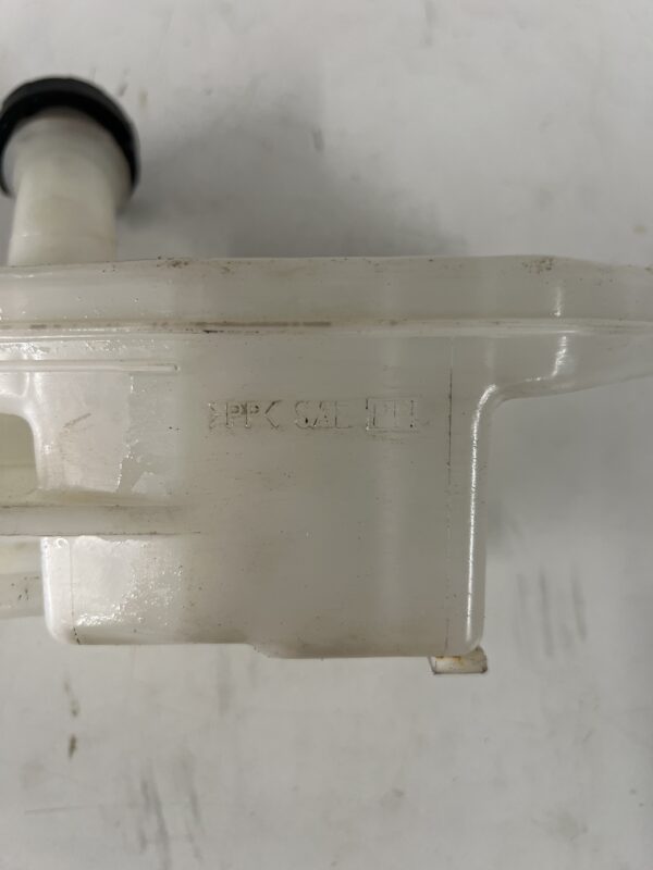 Brake Fluid Reservoir ISUZU NPR-HD Diesel 2011-2023 OEM - Image 3