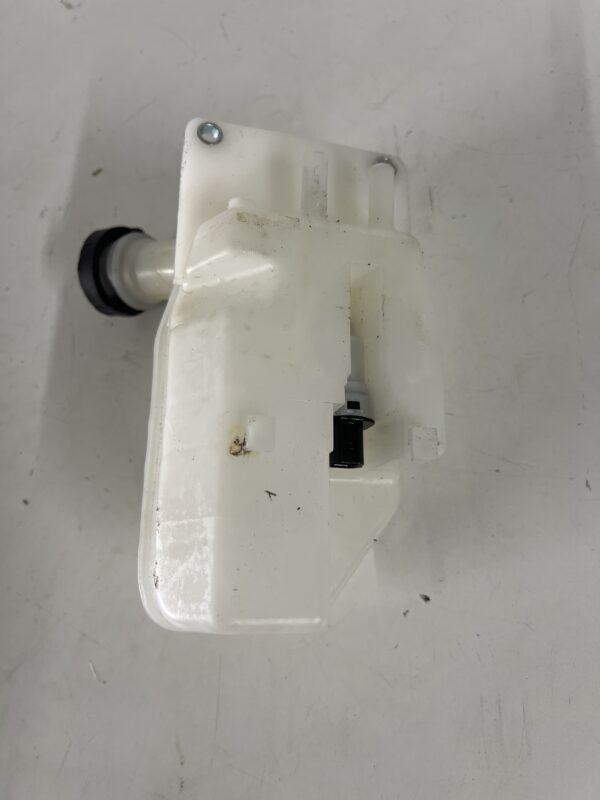 Brake Fluid Reservoir ISUZU NPR-HD Diesel 2011-2023 OEM - Image 2