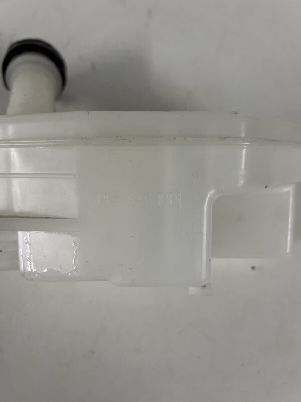 Brake Fluid Reservoir ISUZU NPR-HD Diesel 2011-2023 OEM - Image 3